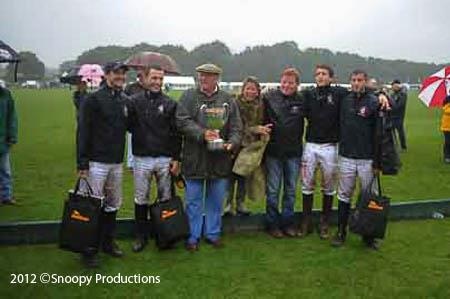 photo Snoopy Productions AlbertoVdM 2012 Gold C